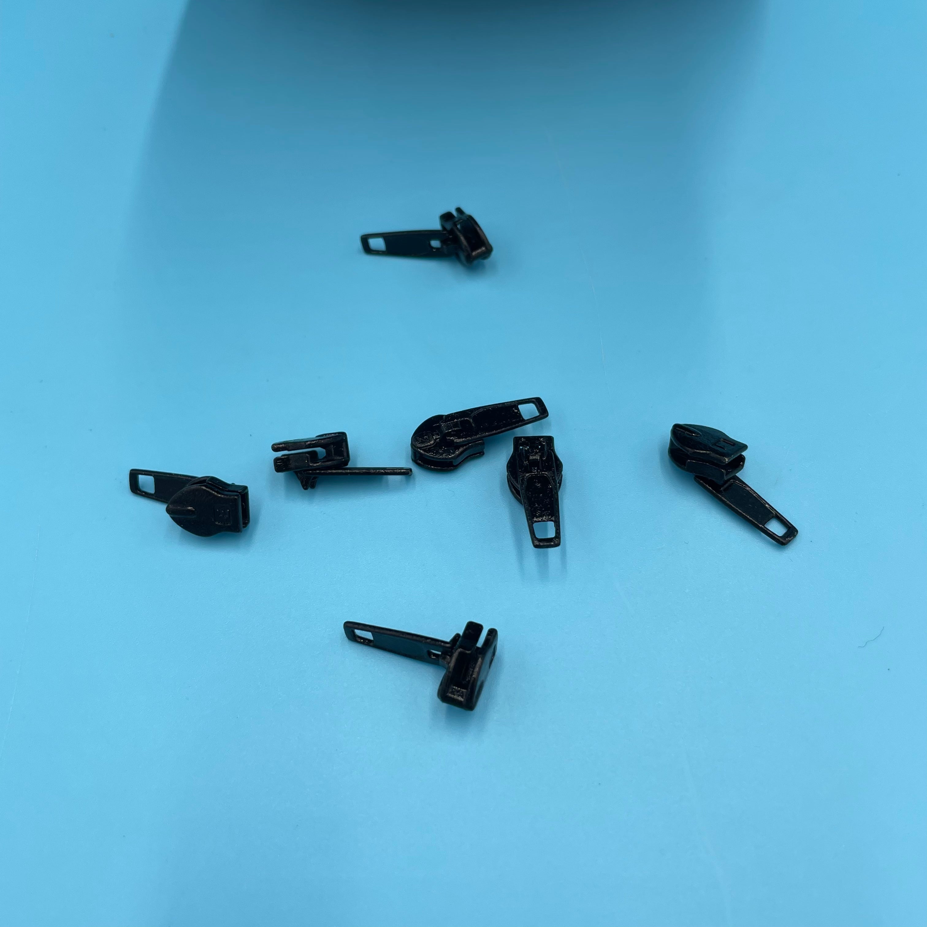 4.5 Black Locking Zipper Sliders