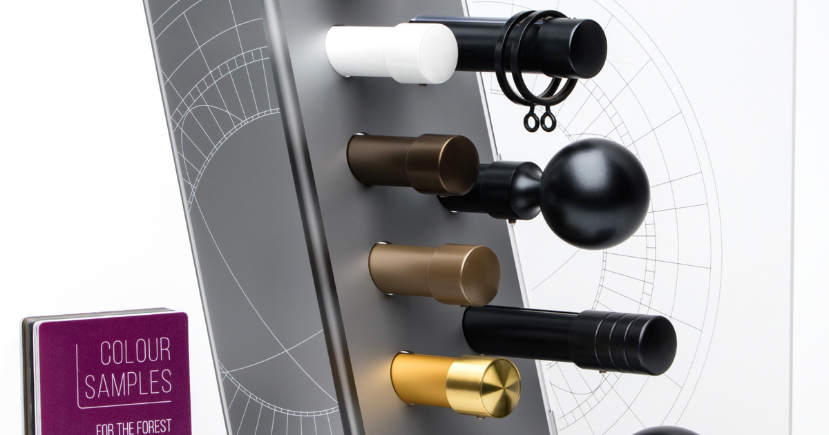 CHICOLOGY Asta Per Tende Telescopica In Acciaio Nero Opaco Con Finials A Urna - Regolabile Da 61 A 122 Cm, Diametro 2,2 Cm - 2