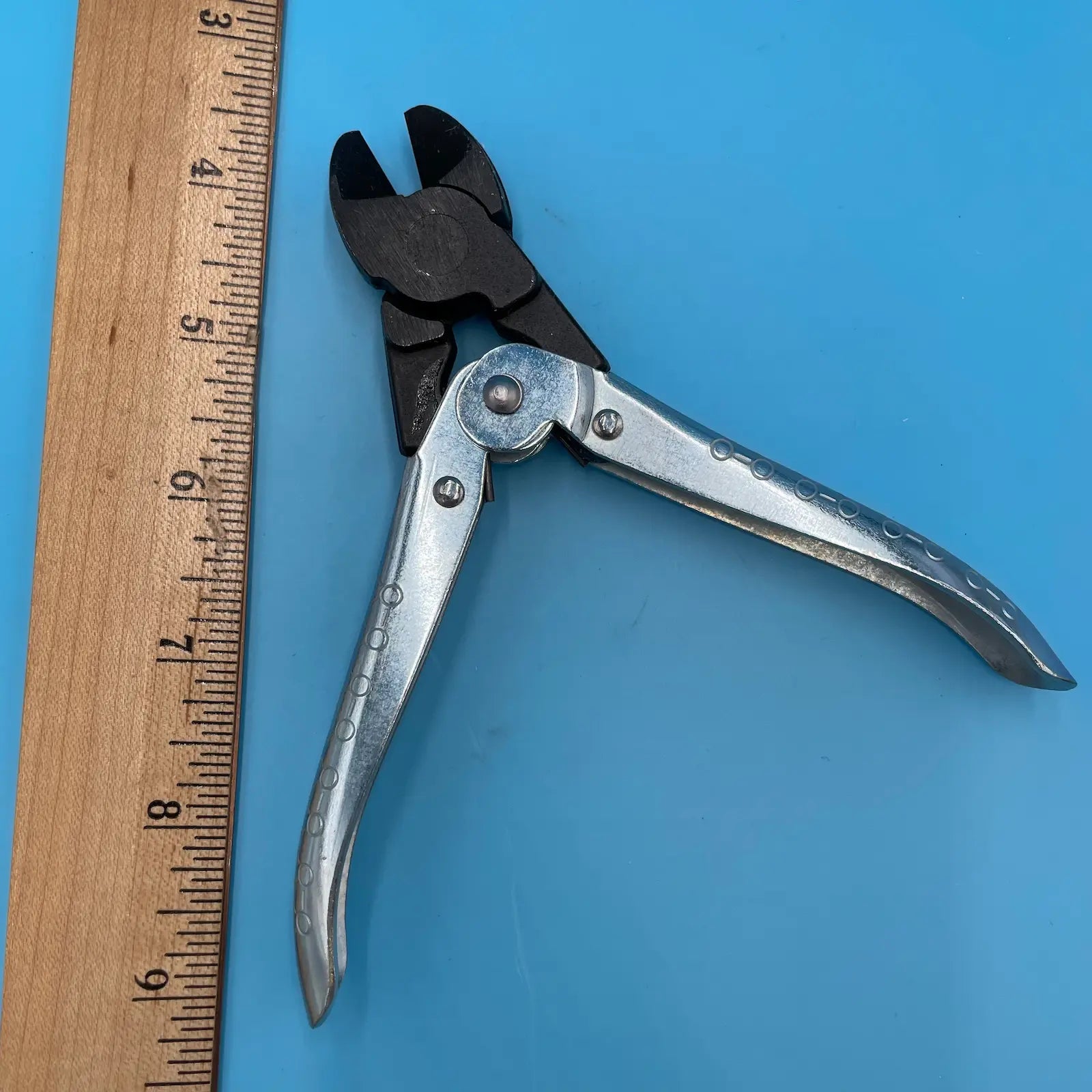 C.S. Osborne Diagonal Nipper No. 299N 5-1/2"