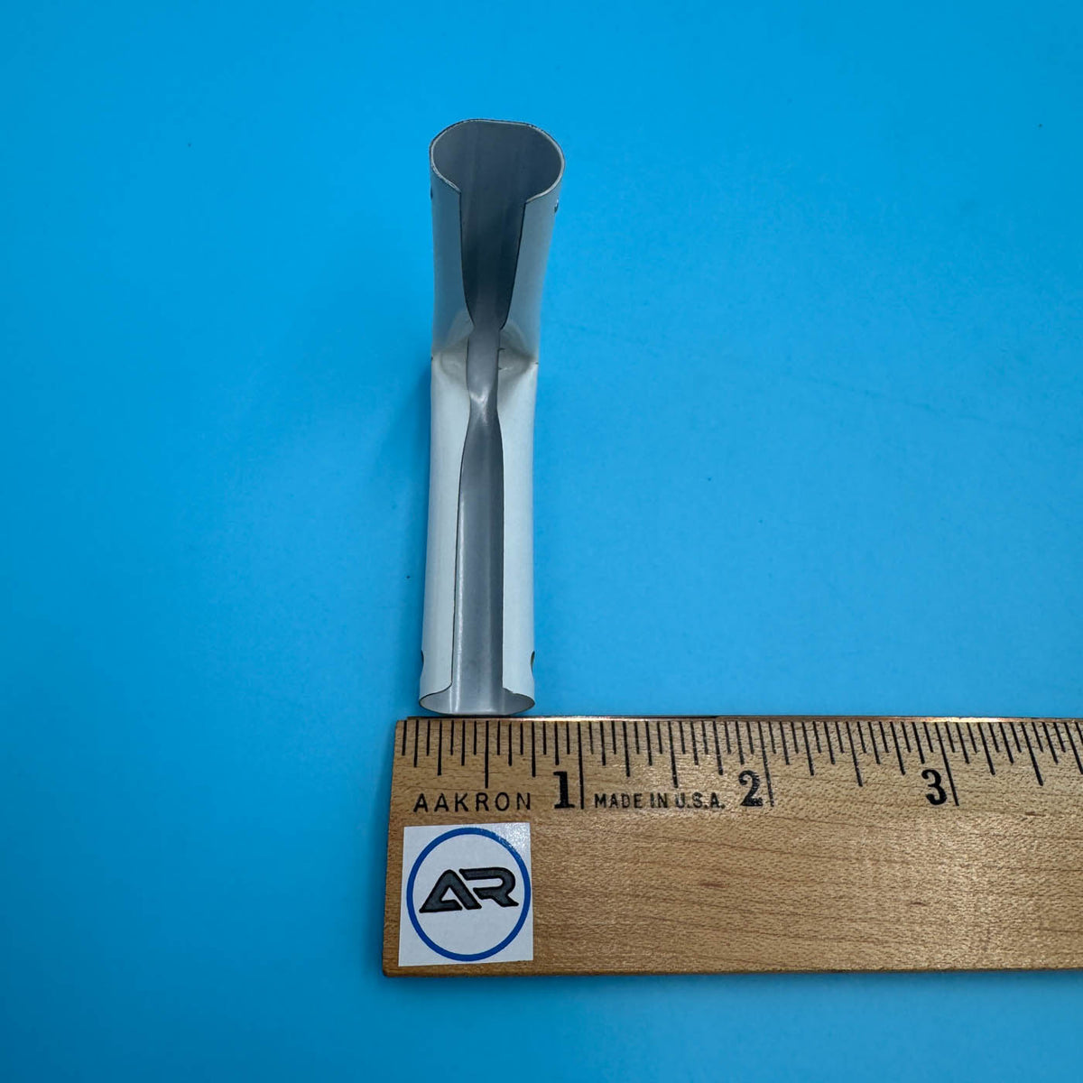 Kirsch Elbows for 9001 Oval Rod 9251.025 in White. These elbows are designed specifically for use with Kirsch 9001 oval rods. Measuring 2 x 2.5 inches